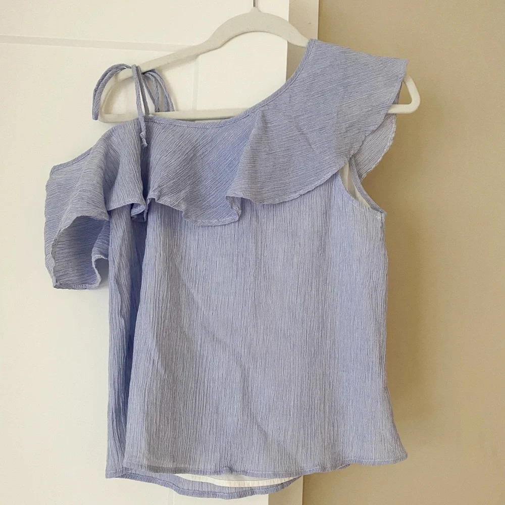 Others Follow | Short Sleeve Blouse | M - Picture 2 of 3